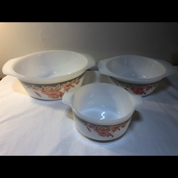 Vintage INDOPAL WHITE MILK Glass Set Of 3 Pink Grey Floral Indonesia - Picture 1 of 8